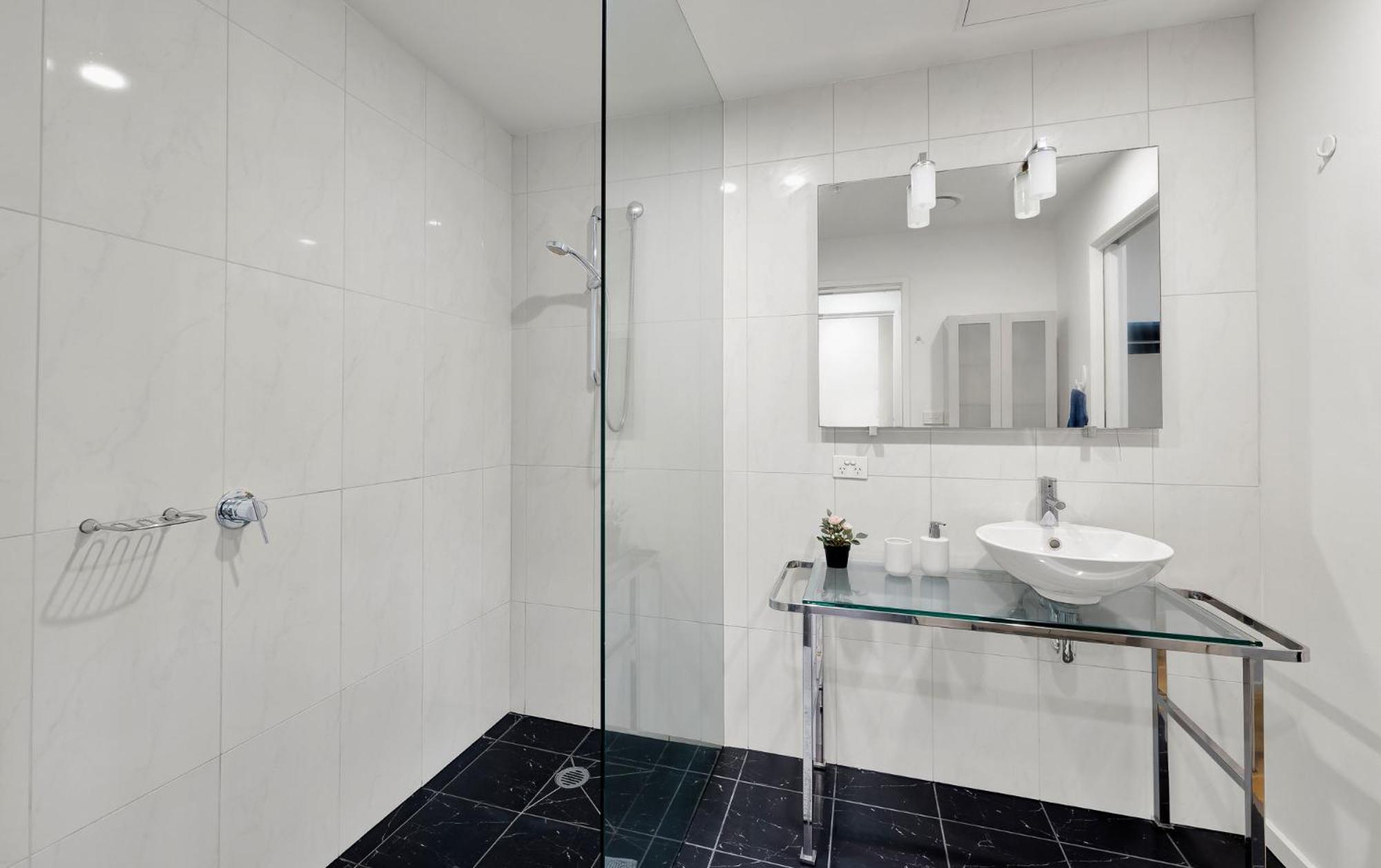 Apartment Breathtaking Views - Elegant - Location Melbourne